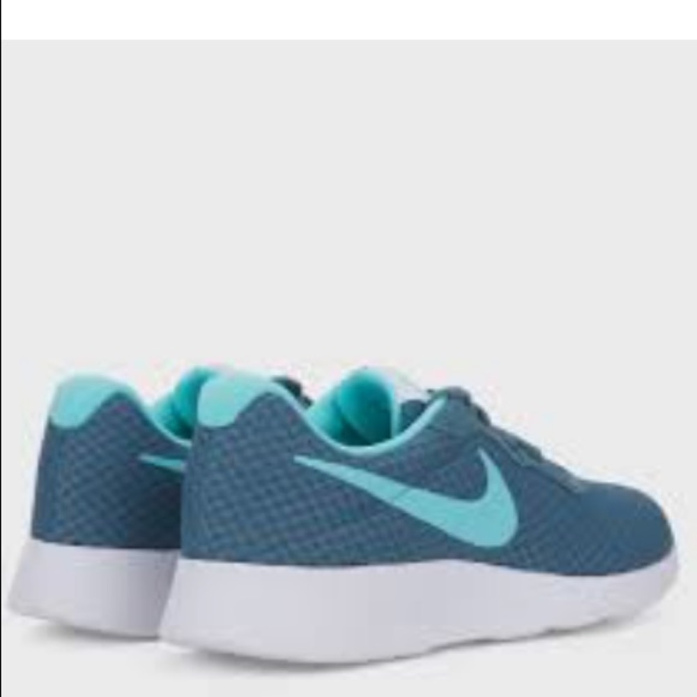 blue nike tanjun running shoe